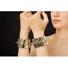 Напульсники с шипами из искусственной кожи и меха