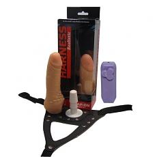Вибромассажер с поясом Harness Realistic с пультом 17.8см