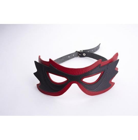 Маска с прорезью цвет черный